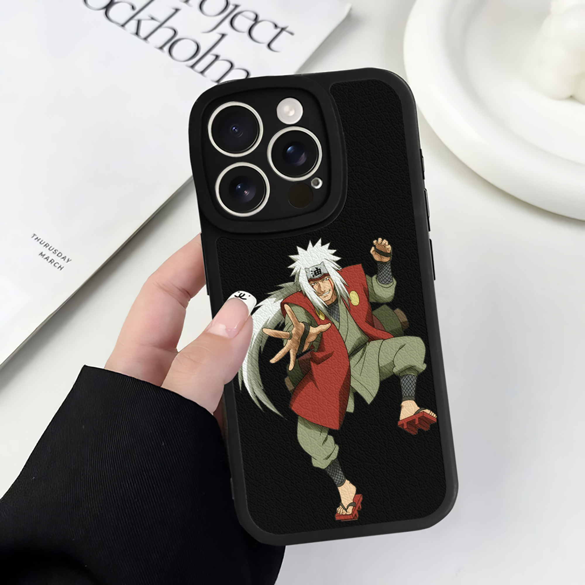 （画像用） NARUTO -ナルト- 自来也（じらいや） Jiraiya 【iPhone 16シリーズ対応】シリコンスマホケース（レザー調） 材質：シリコン
